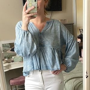 NWOT Lane 201 (Promesa) Acid Wash Blue Bubble Sleeve Top Size M